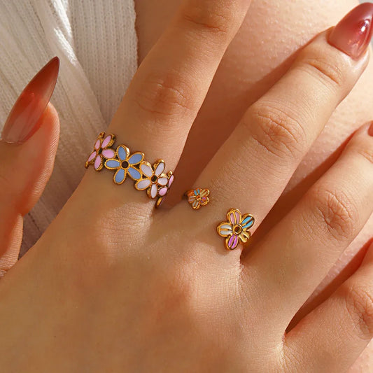 Anillo ajustable de acero 304 con baño de oro 18K, flor y resina