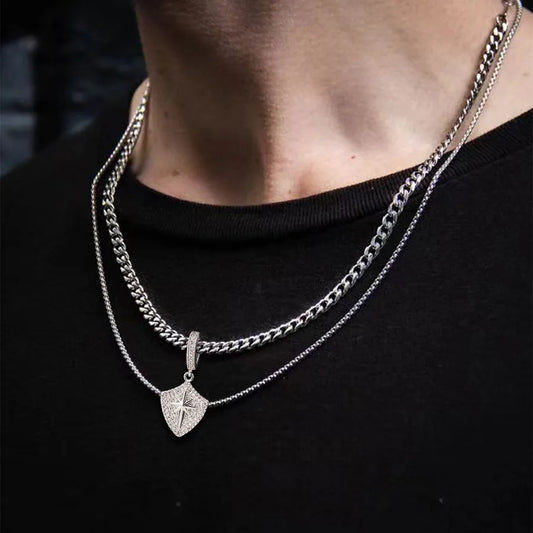 Collar doble de escudo sol y estrella con circonias para hombre