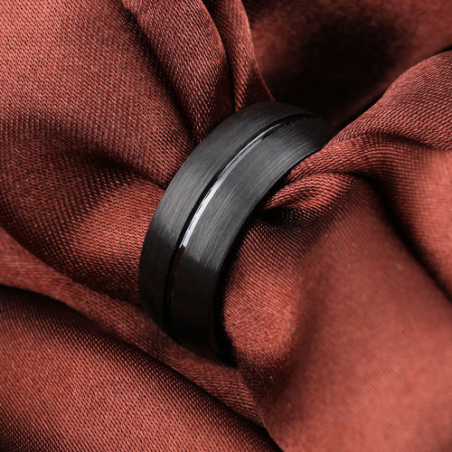 Anillo de acero de titanio negro con gema incrustada, diseño geométrico