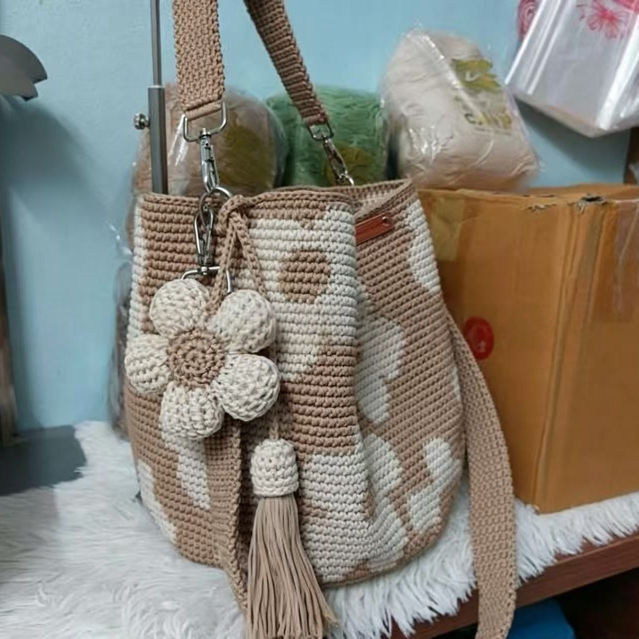 Bolso tote con flores tejidas a crochet para mujer - imagen 8