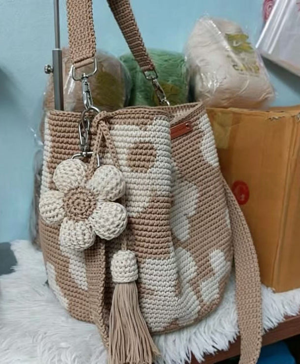 Bolso tote con flores tejidas a crochet para mujer