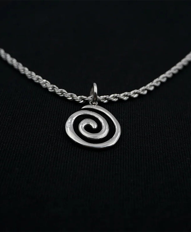 Collar con dije de espiral geométrico en acero de titanio - imagen 3