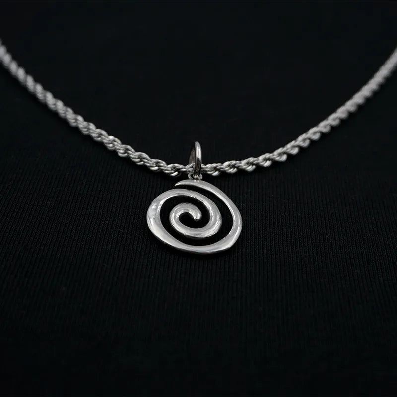 Collar con dije de espiral geométrico en acero de titanio - imagen 3