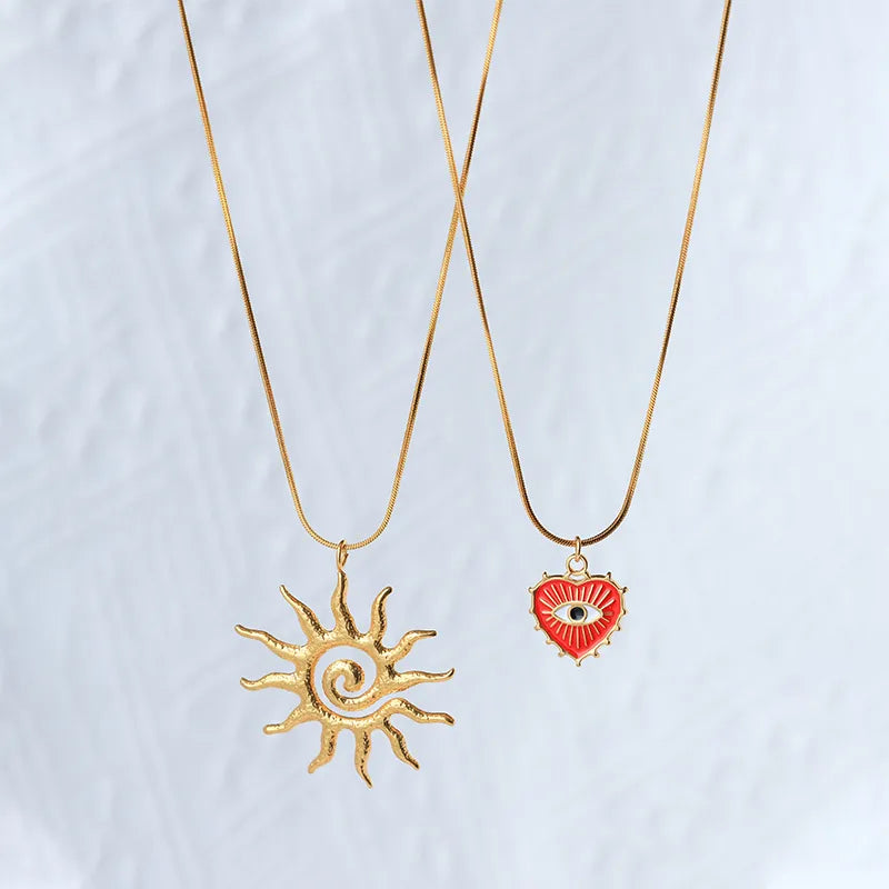 Collar con dije de sol, ojo turco y corazón en acero inoxidable 304