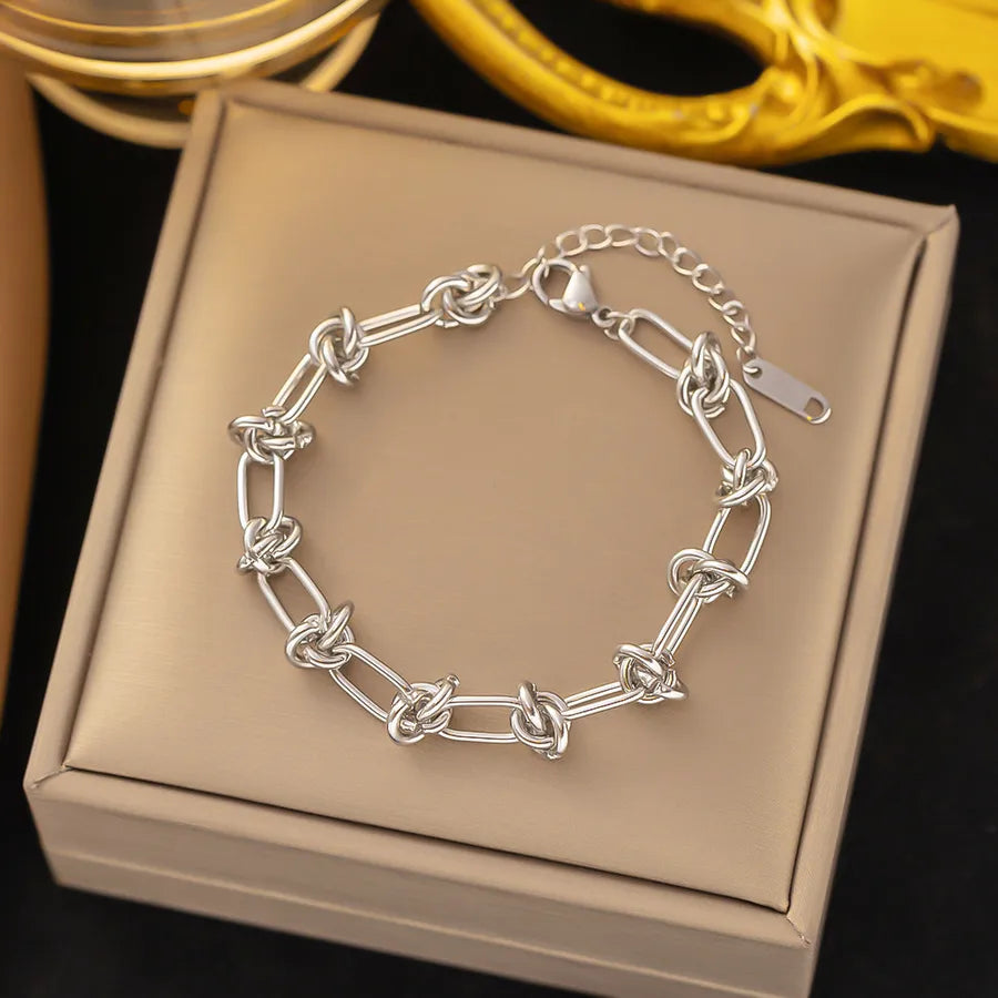 Pulsera de corazones con cadena cubana en acero 304 y baño de oro 18K - imagen 7