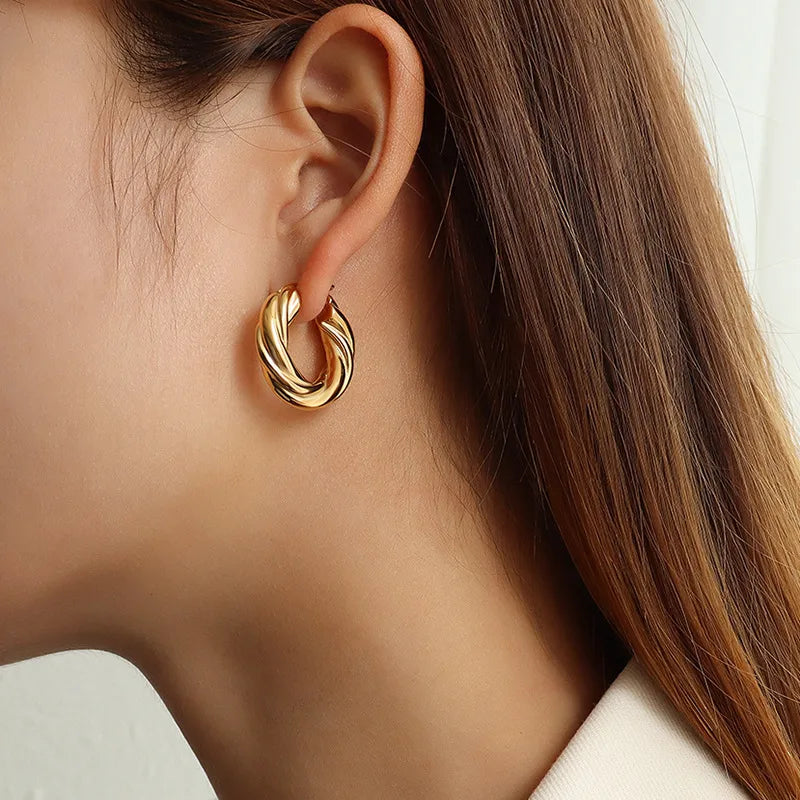 Aretes de acero inoxidable 304 con baño de oro 18K y diseño geométrico - imagen 3