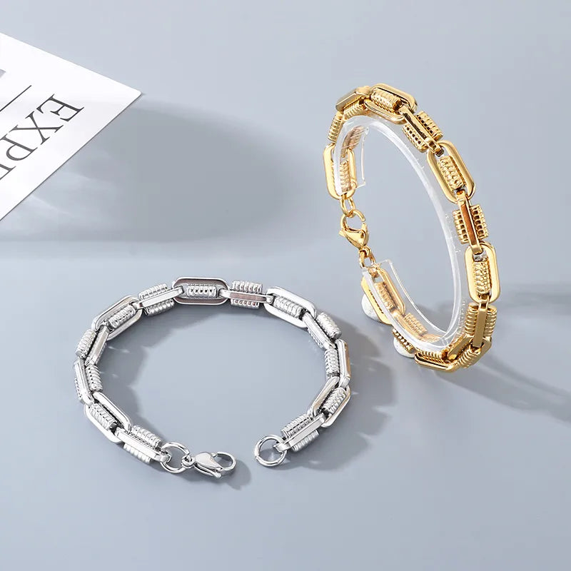 Pulsera de eslabones ovalados con patrón de engranaje chapada en oro 18K - imagen 5