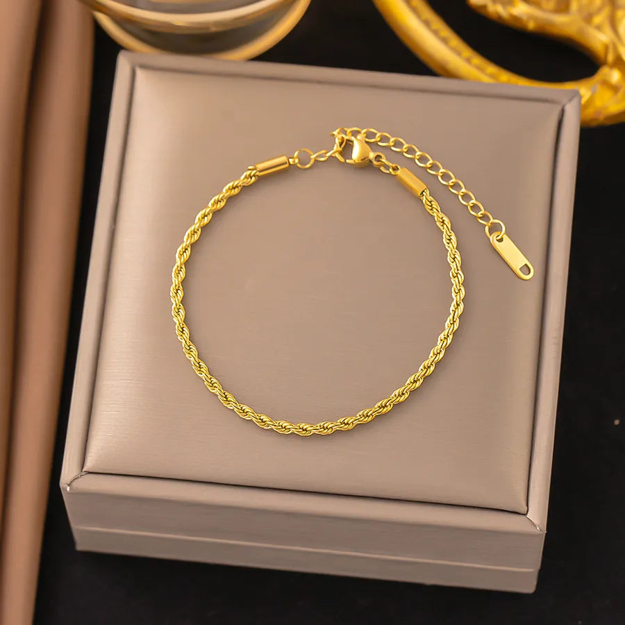 Pulsera de corazones con cadena cubana en acero 304 y baño de oro 18K - imagen 16