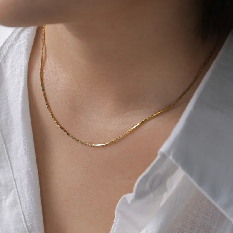 Collar de acero inoxidable 304 en color liso, estilo básico para mujer