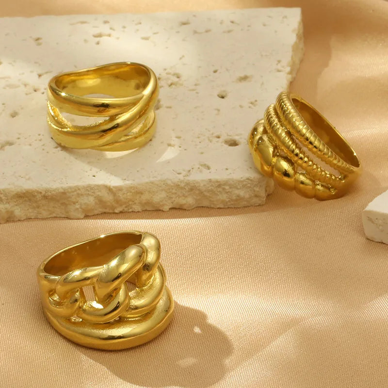 Anillo de acero 304 con baño de oro 18K y diseño geométrico calado - imagen 6