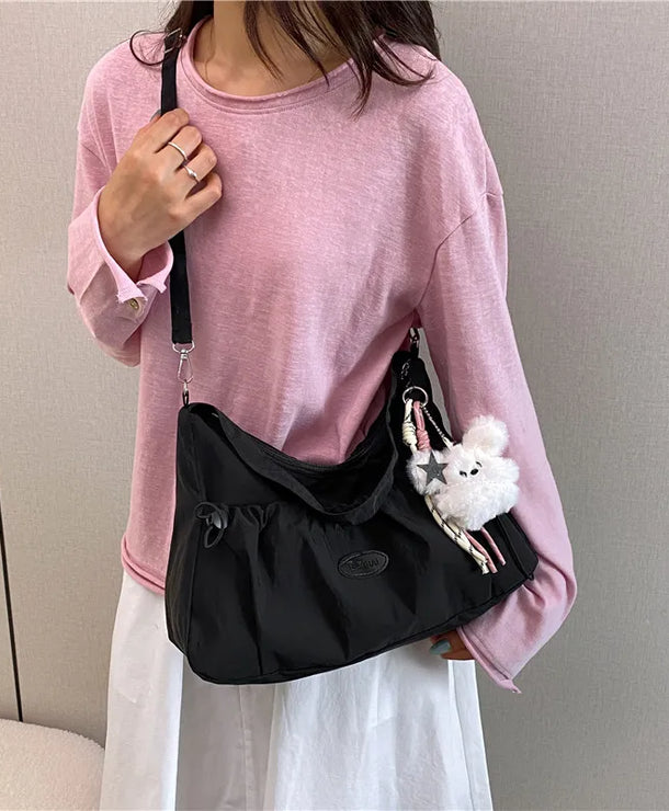 Bolso cruzado forma dumpling para mujer en nylon con pliegues - imagen 2