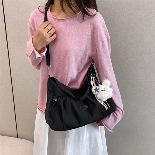Bolso cruzado forma dumpling para mujer en nylon con pliegues - imagen 2