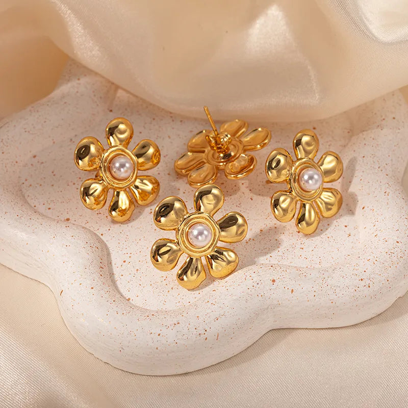 Aretes de flor con perla y baño dorado para mujer - imagen 2