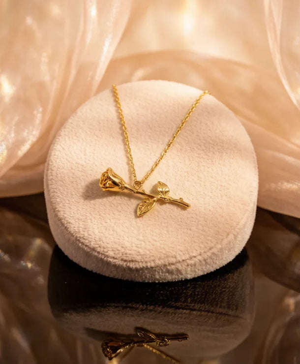 Collar asimétrico con dije de rosa y cadena de cobre hecha a mano - imagen 2