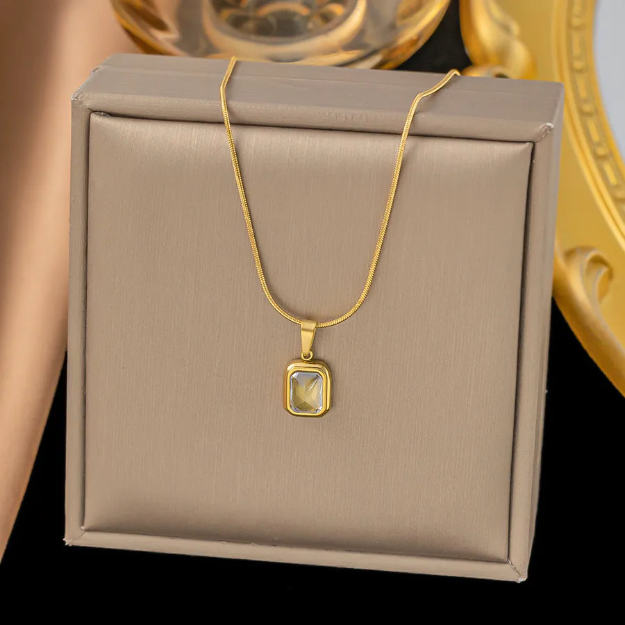 Collar con dije cuadrado de acero 304 con baño de oro 18K para mujer - imagen 5