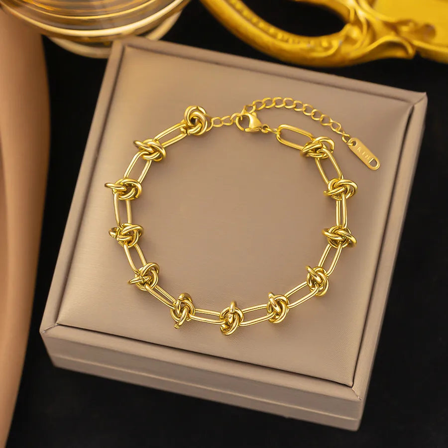 Pulsera de corazones con cadena cubana en acero 304 y baño de oro 18K - imagen 5