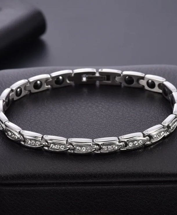 Pulsera de acero de titanio con micro-incrustaciones y cierre magnético