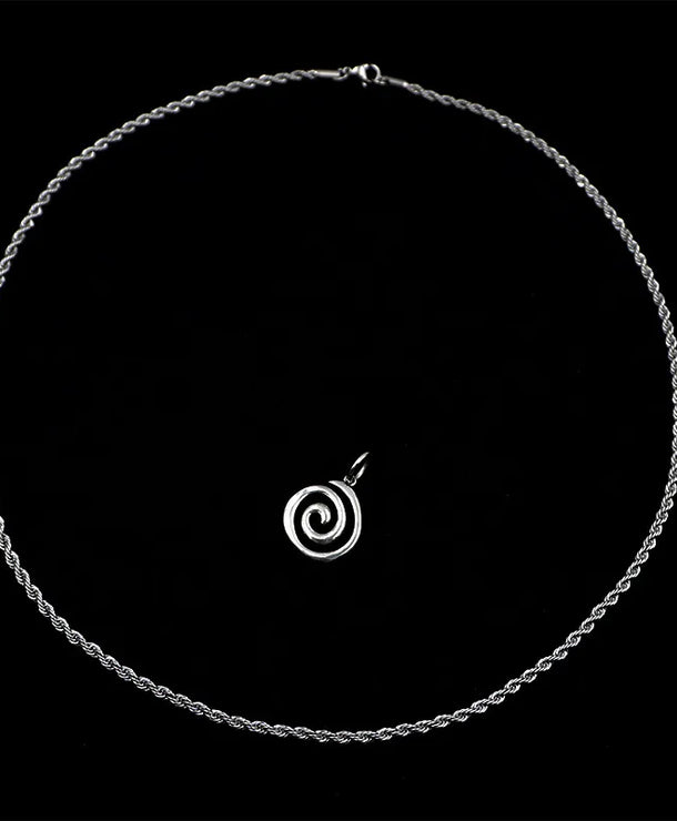 Collar con dije de espiral geométrico en acero de titanio - imagen 5