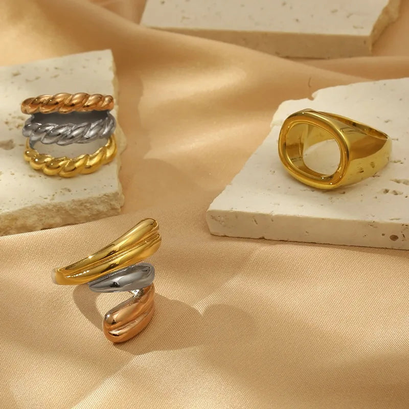 Anillo de acero 304 con baño de oro 18K y diseño geométrico calado - imagen 7