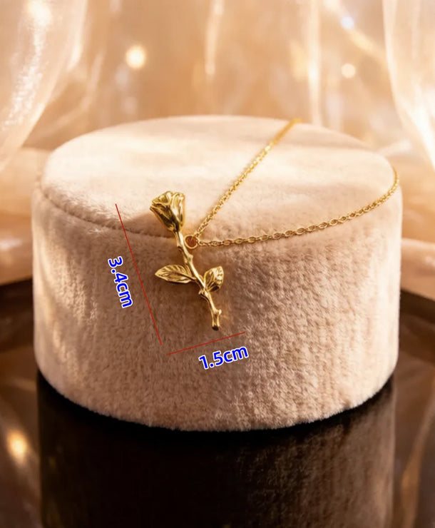 Collar asimétrico con dije de rosa y cadena de cobre hecha a mano - imagen 3