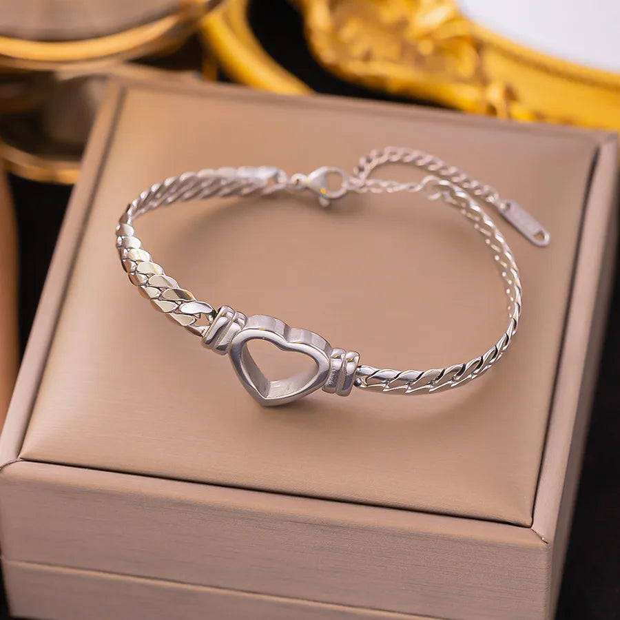 Pulsera de corazones con cadena cubana en acero 304 y baño de oro 18K - imagen 23