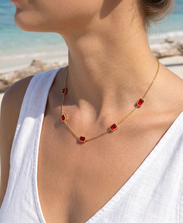Collar de acero inoxidable 304 con baño de oro y diseño geométrico
