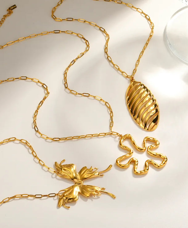 Collar de acero 304 con baño de oro 14K y diseño de flor y mariposa - imagen 2
