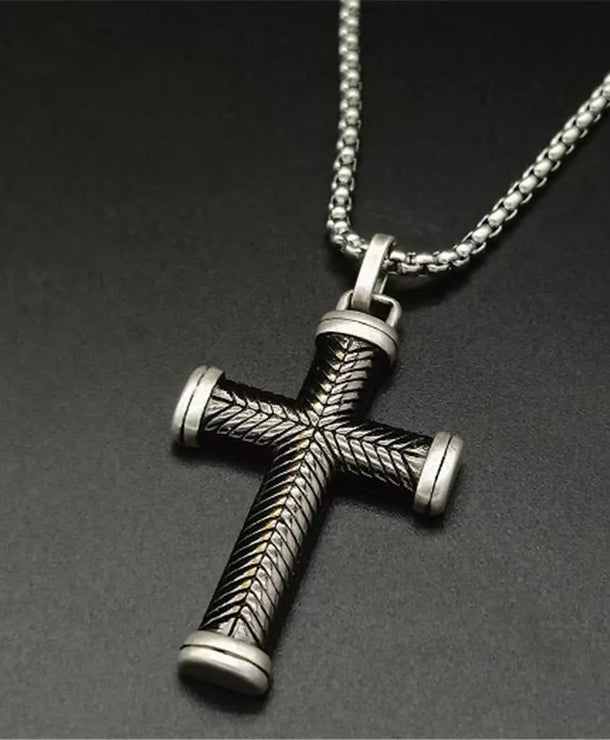 Collar de cruz negra geométrica en acero de titanio - imagen 3