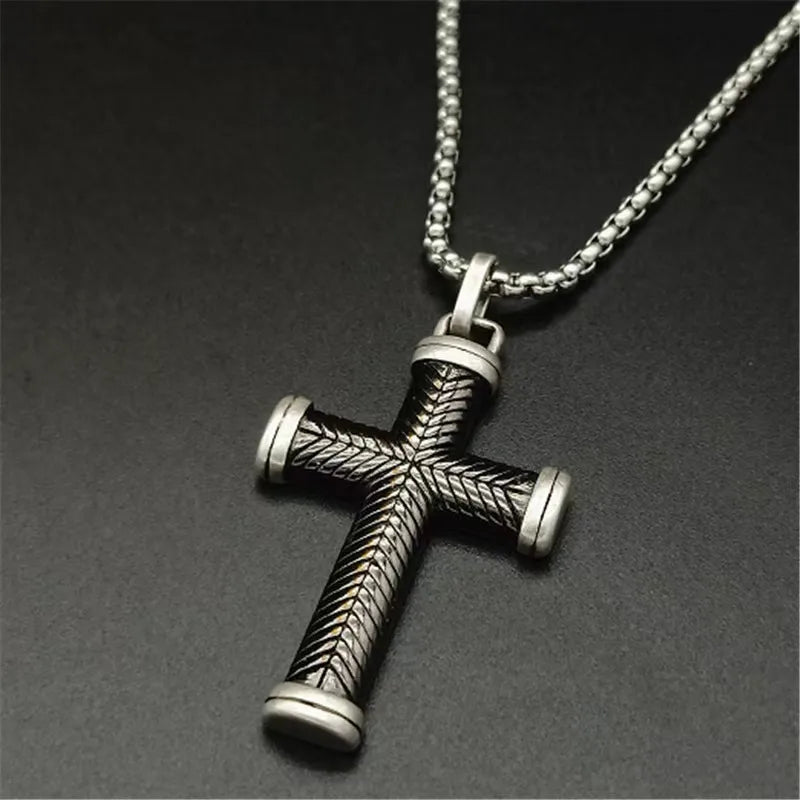 Collar de cruz negra geométrica en acero de titanio - imagen 3
