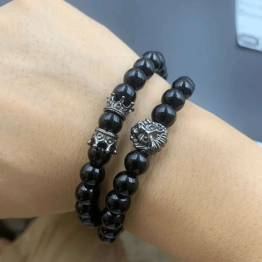 Set de 2 brazaletes de aleación negra con diseño de corona para hombre - imagen 3
