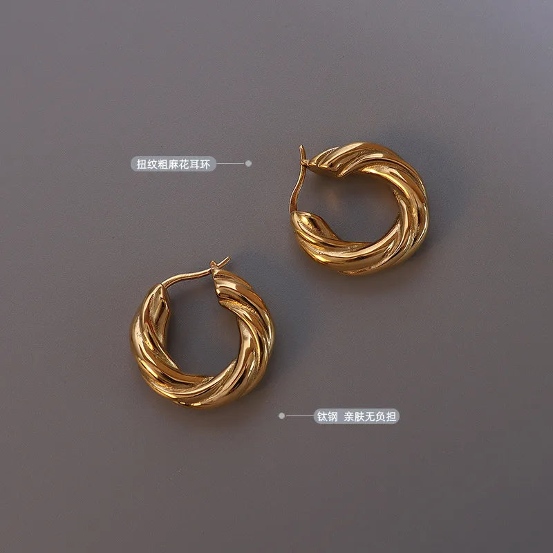 Aretes de acero inoxidable 304 con baño de oro 18K y diseño geométrico - imagen 2