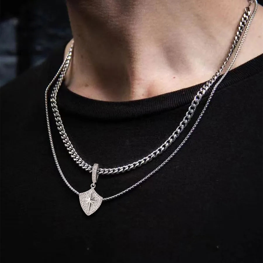 Collar doble de escudo sol y estrella con circonias para hombre
