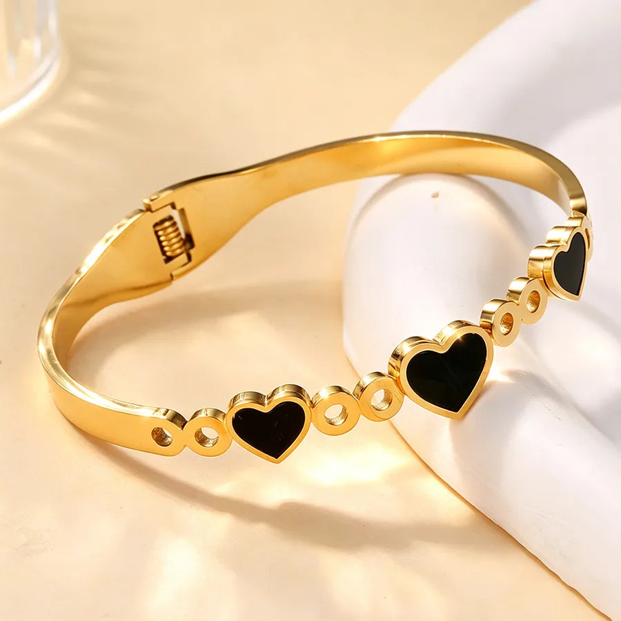 Brazalete asimétrico de acero 304 con diseño de corazón para mujer - imagen 4