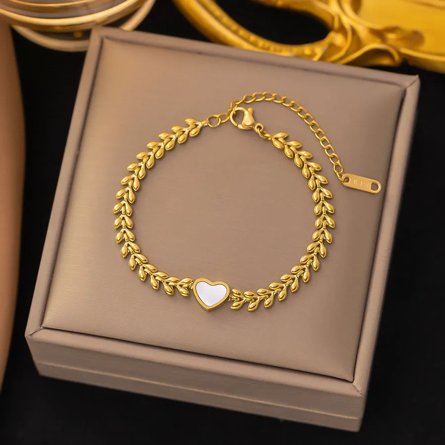 Pulsera de corazones con cadena cubana en acero 304 y baño de oro 18K - imagen 4