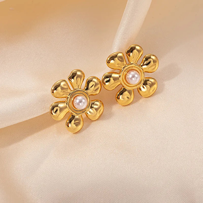 Aretes de flor con perla y baño dorado para mujer - imagen 3