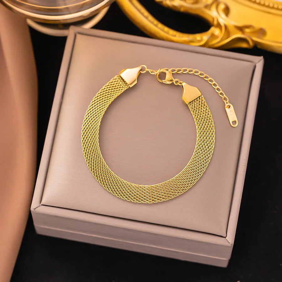 Pulsera de corazones con cadena cubana en acero 304 y baño de oro 18K - imagen 6