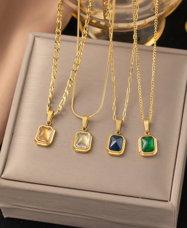 Collar con dije cuadrado de acero 304 con baño de oro 18K para mujer