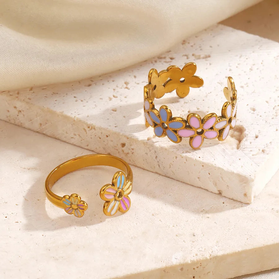 Anillo ajustable de acero 304 con baño de oro 18K, flor y resina - imagen 4