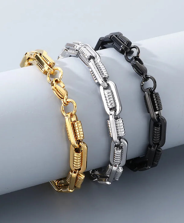 Pulsera de eslabones ovalados con patrón de engranaje chapada en oro 18K