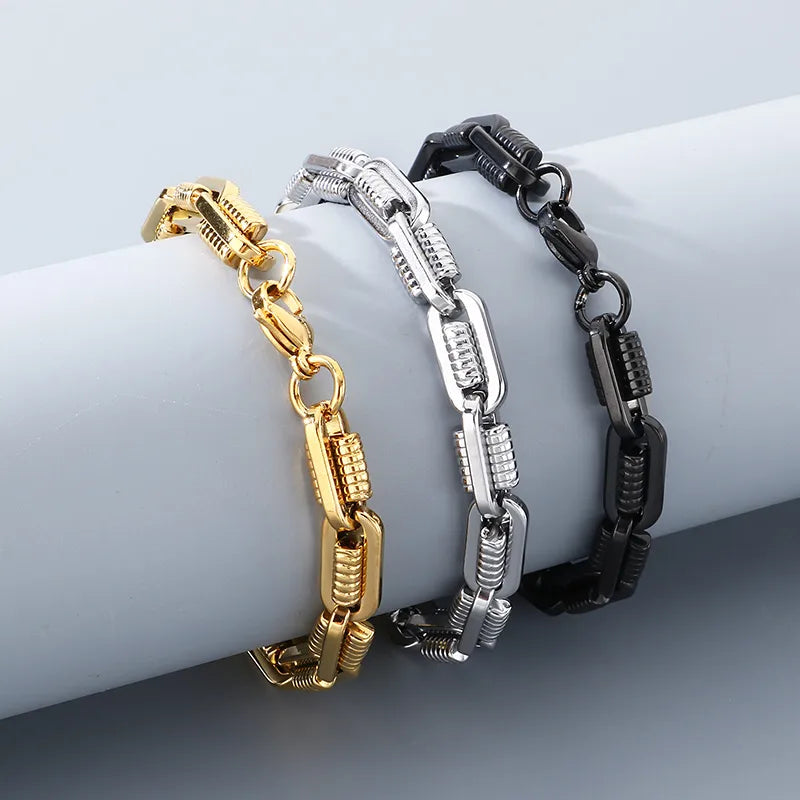 Pulsera de eslabones ovalados con patrón de engranaje chapada en oro 18K