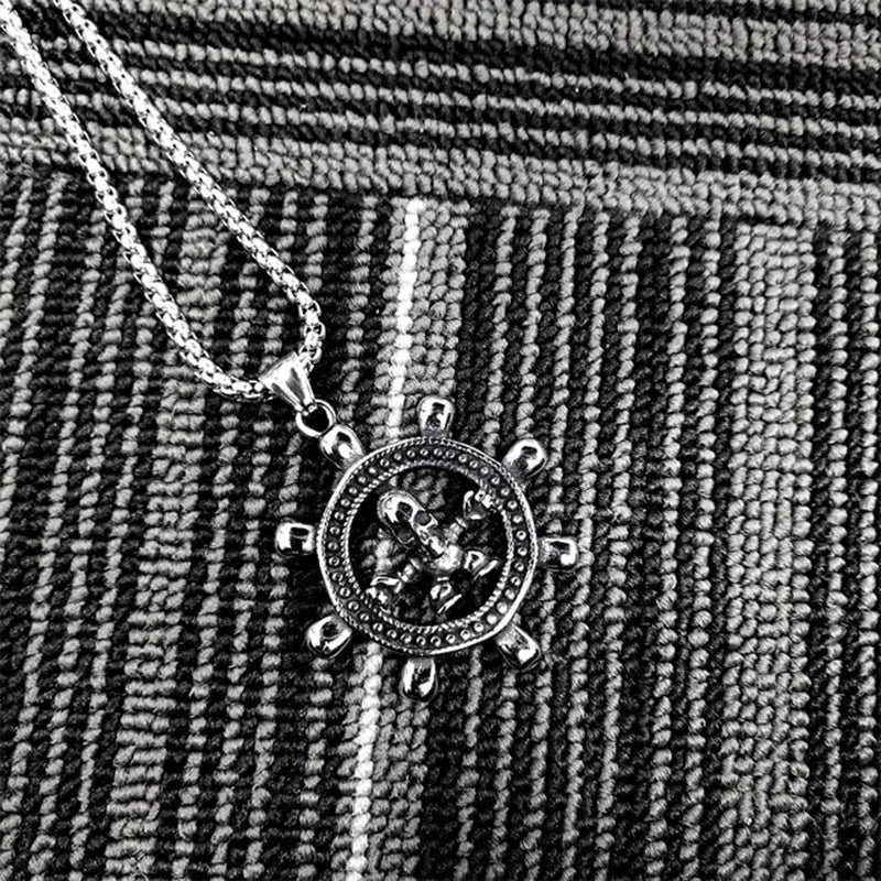 Collar de calavera y timón estilo navy en acero de titanio - imagen 5