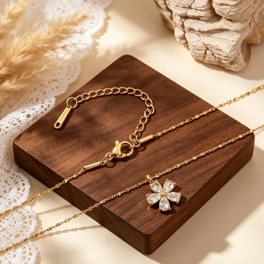 Collar de acero 304 con baño de oro 18K y diseño floral para mujer - imagen 2