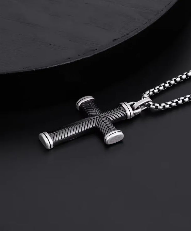 Collar de cruz negra geométrica en acero de titanio - imagen 2