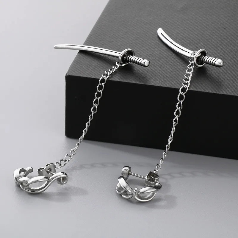 Aretes de acero 304 con dije de calavera e incrustación de circonia - imagen 2