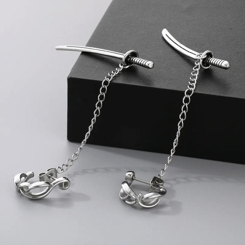 Aretes de acero 304 con dije de calavera e incrustación de circonia - imagen 2