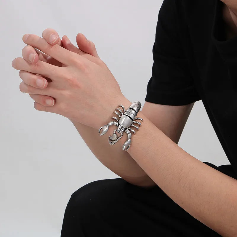 Pulsera de acero 304 con baño de oro 18K y dije de escorpión - imagen 2
