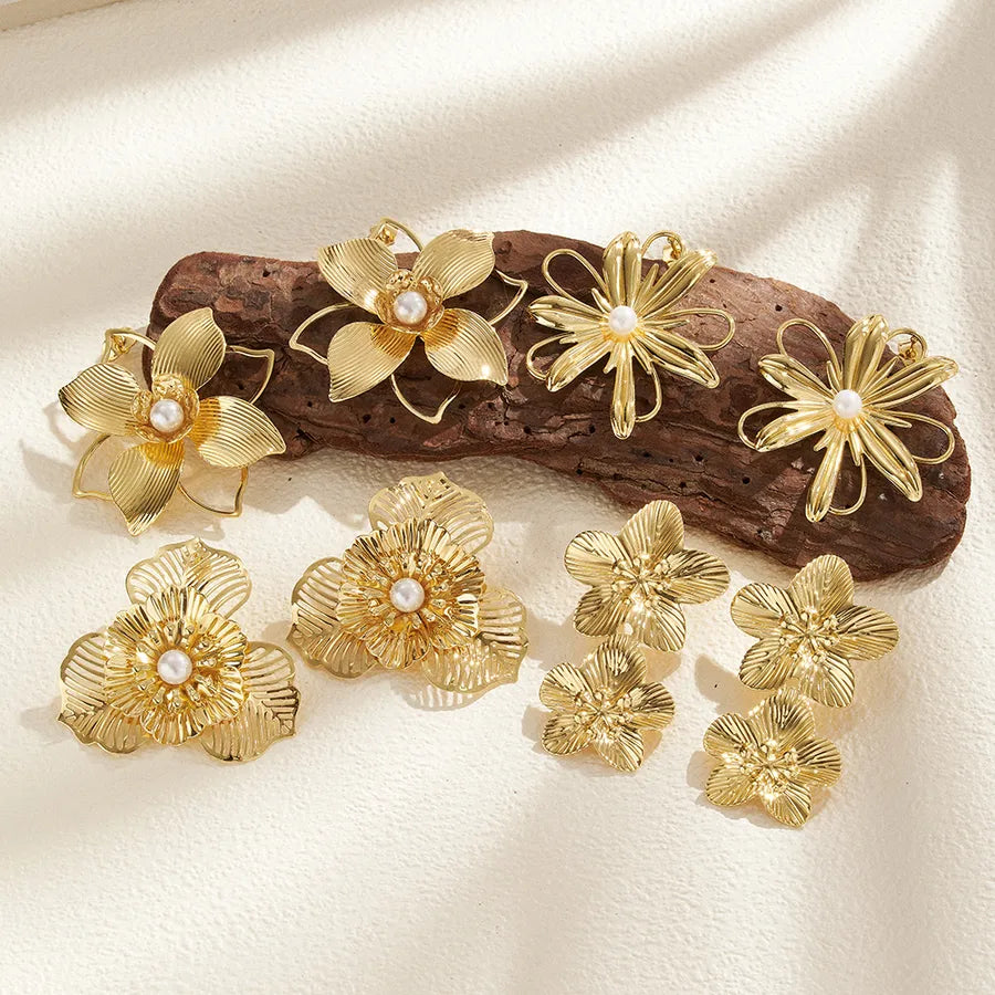 Aretes de botón de acero 201 con baño de oro 14K y diseño de flor