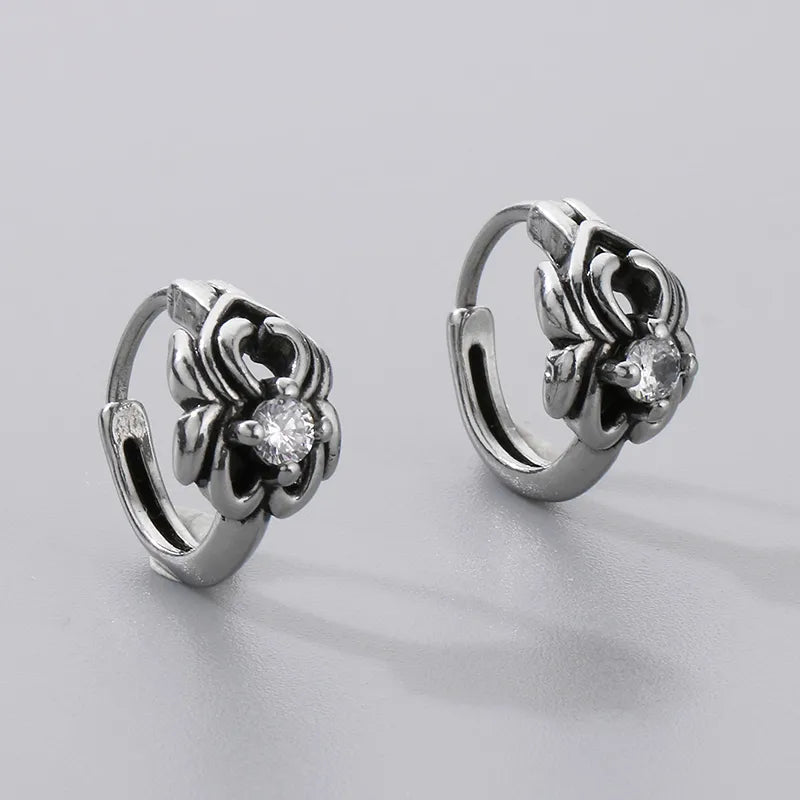 Aretes de acero 304 con dije de calavera e incrustación de circonia - imagen 3