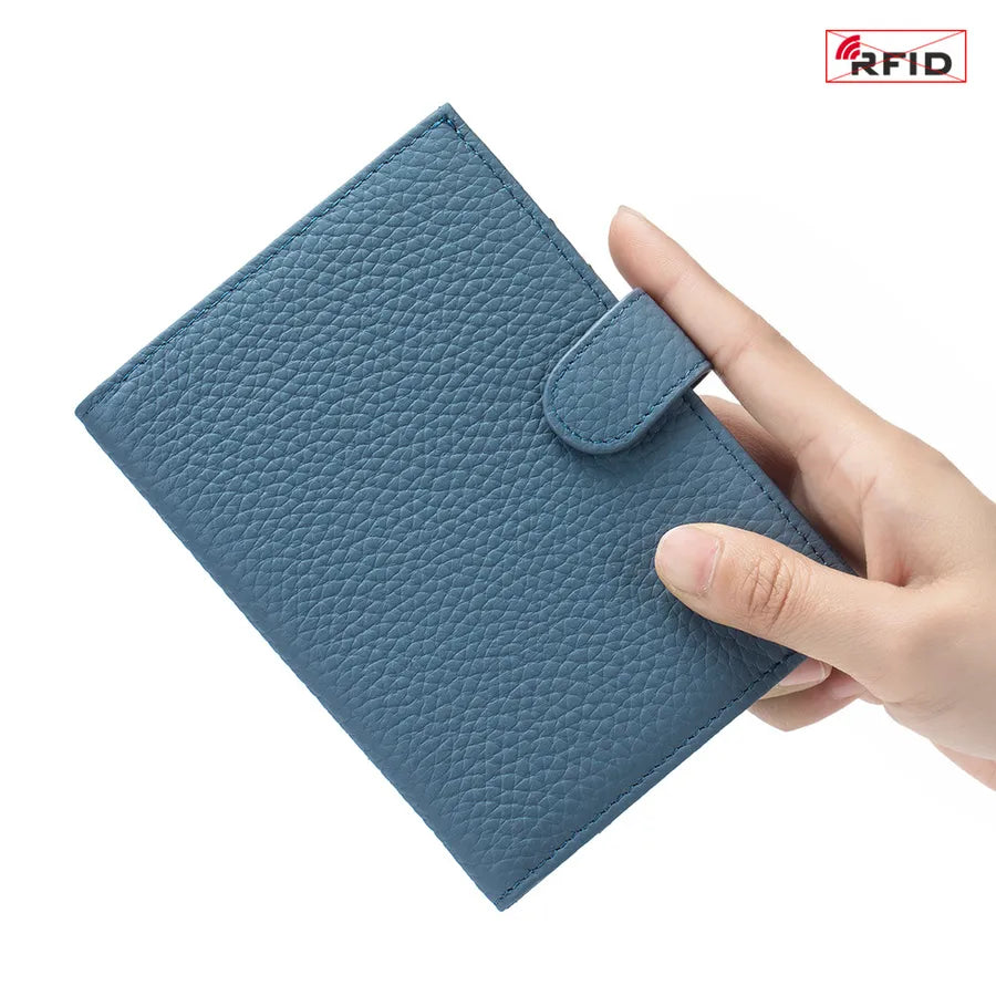 Portapasaportes de piel genuina para mujer con protección RFID - imagen 5