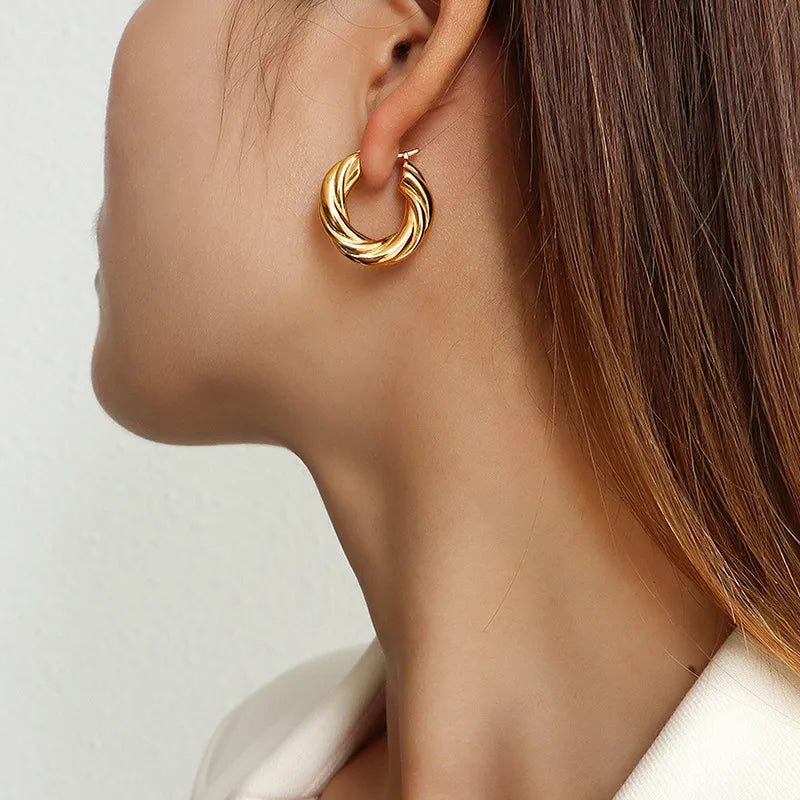 Aretes de acero inoxidable 304 con baño de oro 18K y diseño geométrico - imagen 4